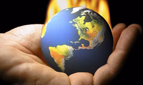 Nostradamus cũng đưa ra tiên đoán trong tháng 11/2015, nhiệt độ trung bình của trái đất sẽ đạt đến 59 độ Celcius và thế giới đại loạn sẽ phát sinh.