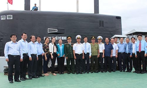 Phó bí thư thường trực Thành ủy TP.HCM Võ Văn Thưởng thăm tàu ngầm TP.Hồ Chí Minh.