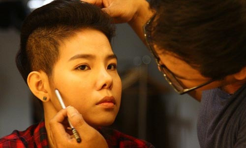 Nữ ca sĩ cá tính, mạnh mẽ đời thường.