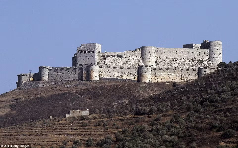 Lâu đài Krak des Chevaliers là một trong số gần 300 địa điểm văn hóa bị ảnh hưởng nghiêm trọng do tình hình chiến sự.