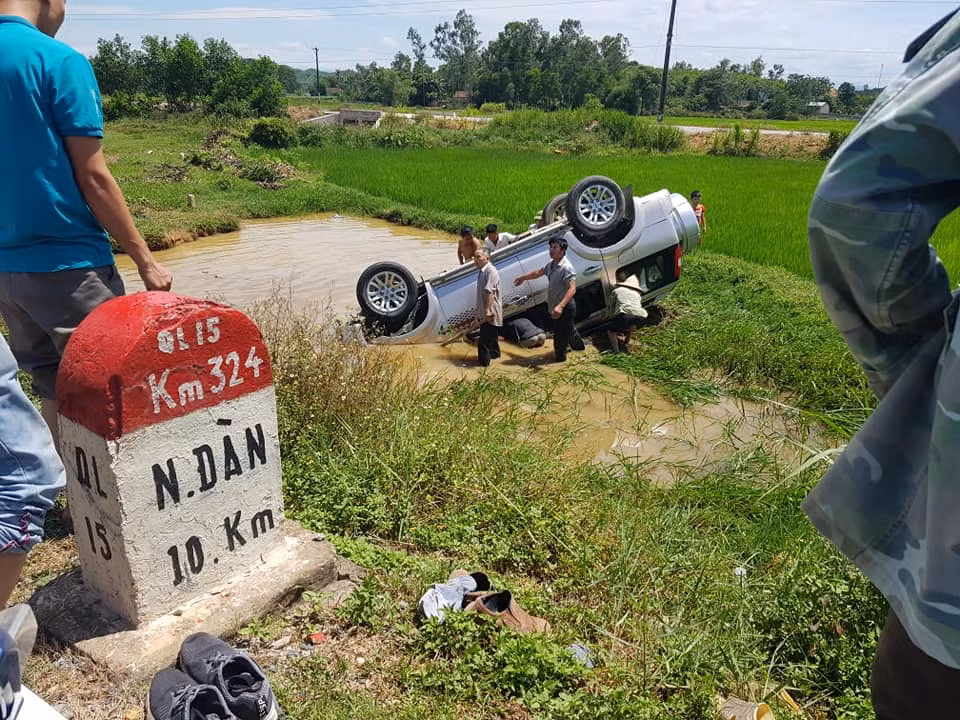 Trưa ngày 12/7, xảy ra vụ tai nạn giao thông tại KM 324 trên quốc lộ 15 (thuộc địa bàn xã Nam Hưng, huyện Nam Đàn) làm 1 người tử vong tại chỗ.