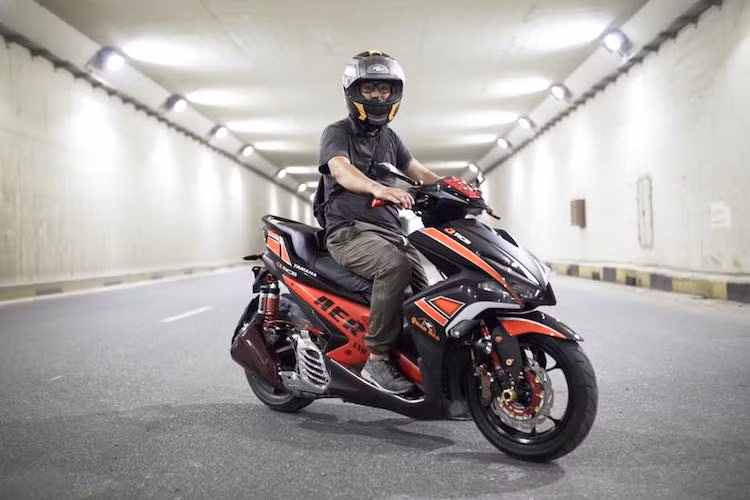 Ra mắt vào đầu tháng 11/2016 tại Sepang, Malaysia và bán ra tại Việt Nam vào tháng 12 cùng năm, xe ga Yamaha NVX 155 đã nhanh chóng thu hút sự quan tâm của người yêu xe Việt bởi kiểu dáng thể thao đẹp mắt, động cơ VVA thế hệ mới và nhiều trang bị cao cấp trong tầm giá.