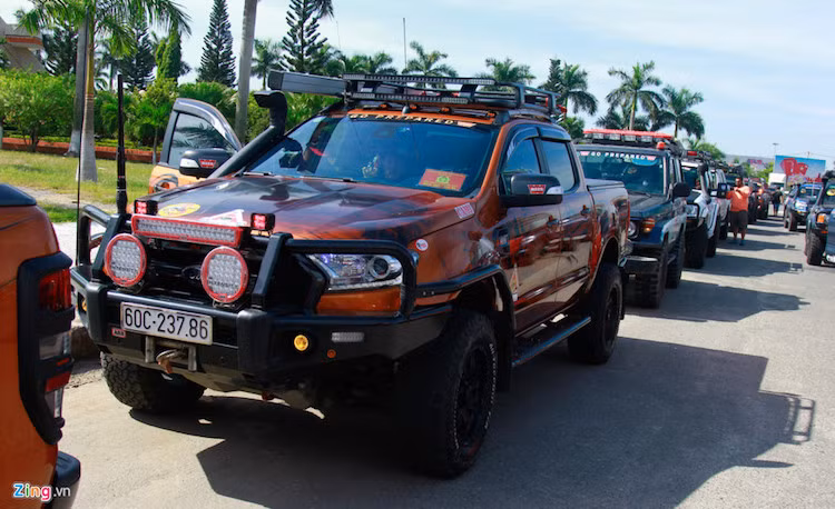 Các thành viên sử dụng xe bán tải, di chuyển theo đoàn từ các địa phương phía Nam, phía Bắc và một số tỉnh miền Trung để hội ngộ ở Đà Nẵng.