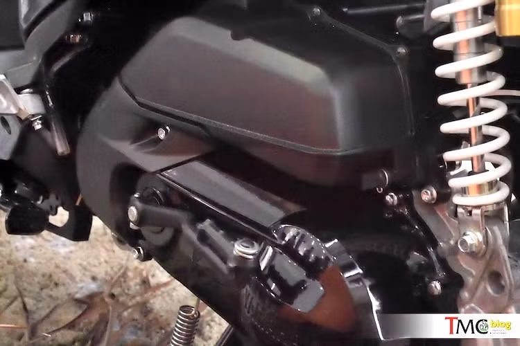 Cung cấp sức mạnh cho xe là khối động cơ SOHC xi-lanh đơn 2 van làm mát bằng gió, có công nghệ Blue Core, cho công suất 9,52 mã lực và mô-men xoắn cực đại 9,6 Nm. Phuộc sau của chiếc xe khá "xịn" khi có bình khí nén rời.