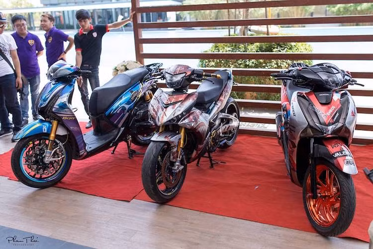 Giống như năm trước, ngày hội Honda SH toàn quốc 2017 cũng có các chương trình hấp dẫn như cuộc thi xe độ hội tụ những chiếc SH đẹp nhất Việt Nam, dán tem trùm trang trí xe... Điểm nổi bật của ngày hội là cặp đôi Exciter 150 - Honda SH 2011 độ được mệnh danh là "khủng" nhất tại nước ta, do biker Châu Lâm Dương đem ra Hà Nội từ Sài Gòn.