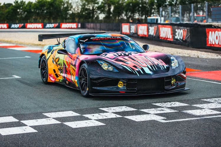 Giải đua xe Le Mans 24h hàng năm là một sự kiện không thể bỏ qua của nhiều người yêu xe trên Thế giới, không chỉ bởi sự xuất hiện của những chiếc siêu xe đua "hàng khủng" mà còn bởi sự kịch tính trong suốt 24 giờ đồng hồ. Giữa hàng các mẫu xe khủng, chiếc siêu xe Chevrolet Corvette C7R sơn nghệ thuật hứa hẹn sẽ thu hút sự chú ý đặc biệt.