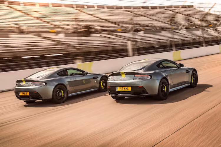 Tại thị trường quê nhà Anh, giá bán khởi điểm của Aston Martin Vantage AMR là 97.995 Bảng (tương đương 2,85 tỷ đồng).