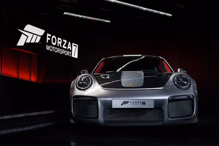 Mới chỉ trưng bày 911 GT2 RS 2018 tại lễ ra mắt game Forza 7, Porsche sẽ chính thức ra mắt và công bố những thông tin chi tiết xung quanh chiếc xe tại lễ hội tốc độ Goodwood sắp tới. Hiện tại, có thể khá chắc chắn rằng siêu xe 911 GT2 RS sẽ được sản xuất với số lượng giới hạn.