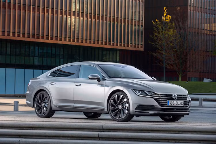 Được ra mắt chính thức tại triển lãm Geneva 2017 hồi đầu năm, mẫu xe coupe Volkswagen Arteon sẽ là một trong những dòng xe cao cấp nhất của Volkswagen tại châu Âu. Chiếc xe sẽ cạnh tranh với đối thủ BMW 4 Series Gran Coupe và ngay cả A5 Sportback của chính thương hiệu con cùng tập đoàn Audi.