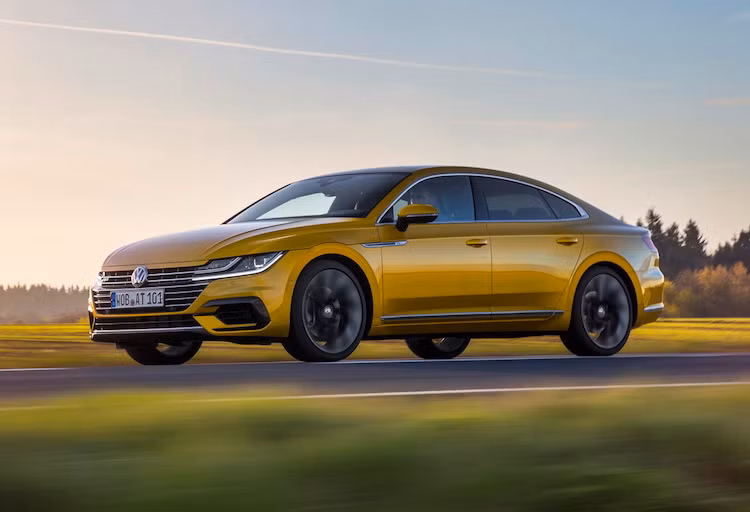 Những phiên bản thấp sẽ sử dụng hộp số sàn 6 cấp và dẫn động cầu trước, trong khi các bản còn lại dùng hộp số ly hợp kép 7 cấp kèm hệ dẫn động 4 bánh 4Motion. Các trang bị an toàn của xe cũng được chú trọng với những hệ thống như hỗ trợ gọi cấp cứu khi tai nạn, hỗ trợ giữ làn, giữ ga tự động thông minh...