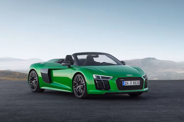 Sau khi ra mắt chính thức mẫu xe mui trần R8 Spyder thế hệ mới vào năm ngoái tại triển lãm Geneva 2016, Audi đã tiếp tục "trình làng" chiếc Audi R8 Spyder Plus với động cơ mạnh hơn, tương tự phiên bản R8 V10 Plus coupe.