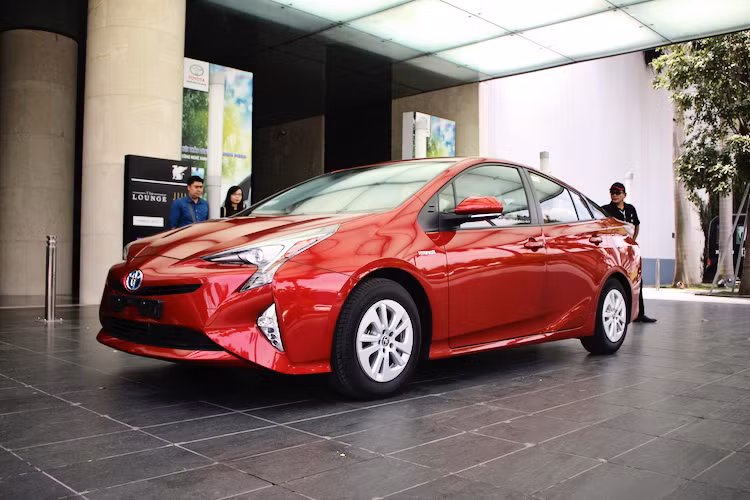 Cam lai oto "sieu tiet kiem" Toyota Prius moi tai VN