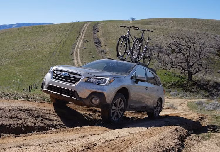 Cả Subaru Legacy 2018 và Subaru Outback 2018 đều đã được hãng xe ôtô Subaru bổ sung thêm các hệ thống an toàn như đèn pha tự động đổi góc chiếu và tự phanh khi lùi. Trên Outback 2018, Subaru cũng đã sửa đổi nhẹ các chi tiết như lưới tản nhiệt và cản trước mới.