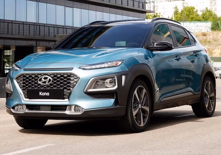 Hiện tại trong phân khúc crossover hạng B, Hyundai đã có chiếc i20 Active hay Creta. Tuy nhiên, những dòng xe này đều được thiết kế dành chủ yếu cho một số thị trường trên Thế giới. Với chiếc xe Hyundai Kona 2018 hoàn toàn mới, hãng muốn tạo ra một mẫu crossover hạng B dành cho toàn cầu, cạnh tranh với các đối thủ như Ford EcoSport, Toyota C-HR hay Honda HR-V và hướng tới nhóm khách hàng trẻ tuổi.