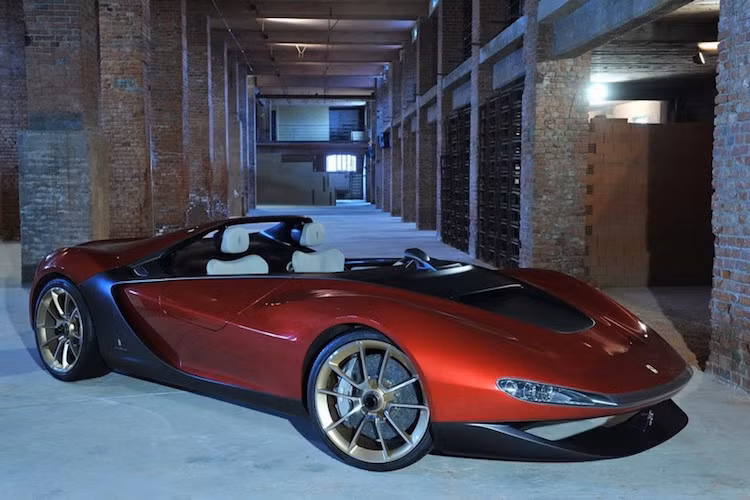 Ferrari Pininfarina Sergio (3 triệu USD): Không chỉ đơn giản là chiếc xe nhằm tôn vinh mối quan hệ hợp tác Ferrari-Pininfarina, chiếc Ferrari Sergio được cải tiến khá nhiều và được trang bị động cơ V8 4.5L, công suất 597 mã lực giống với Ferrari 458. Nhờ đó mà siêu xe Sergio có thể tăng tốc từ 0 - 100 km/h trong 3 giây. Chỉ có 6 chiếc được sản xuất.