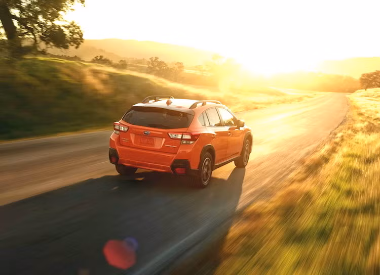 Nằm bên dưới lớp vỏ mới, Crosstrek cũng sử dụng nền tảng khung sàn toàn cầu mới của Subaru. Với chassis này, thân xe và khung sàn của Crosstrek phiên bản 2018 đã có độ cứng và độ chống xoắn lớn hơn từ 70-100% so với thế hệ trước. Để đem tới cảm giác lái tốt hơn, Subaru cũng đã thay đổi hệ thống treo và tỉ số truyền của hệ thống lái.