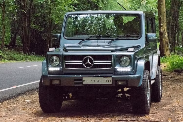 Cụ thể hơn, xe sử dụng động cơ Mercedes OM616 với dung tích 2.6l, 4 xi-lanh thẳng hàng tăng áp, chạy diesel và phun nhiên liệu trực tiếp. Động cơ này đem tới công suất tối đa chỉ 85 mã lực nhưng có mô-men xoắn cực đại đạt 230 Nm. Sức mạnh được truyền tới 4 bánh thông qua hệ dẫn động 4 bánh bán thời gian với khả năng gài cầu linh hoạt.