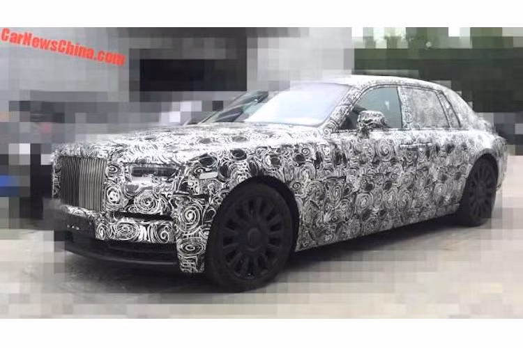 Mẫu xe sắp ra mắt chính là phiên bản Phantom thế hệ thứ 8 (VIII) kể từ khi dòng xe này được sản xuất lần đầu tiên từ năm 1925. Dù được coi là thế hệ mới hoàn toàn, tuy nhiên "phom" thân xe "quan tài" đặc trưng của Phantom VII đã quen thuộc từ năm 2003 sẽ tiếp tục được Rolls-Royce sử dụng trên thế hệ mới.