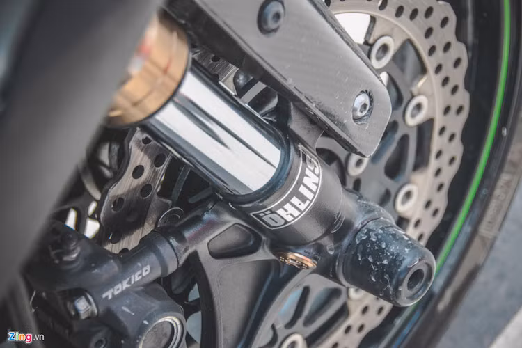 Phuộc Ohlins mới cho khả năng nhún nhạy bén và êm ái hơn.