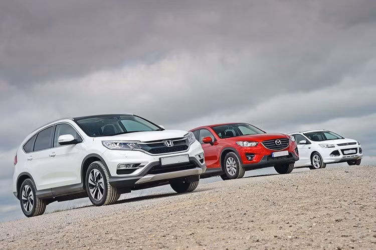 Là dáng xe được nhiều khách hàng ưa chuộng, đồng thời đều được lắp ráp trong nước hoặc nhập từ ASEAN, những mẫu SUV - crossover tầm giá 1 tỷ đồng tại Việt Nam đều giảm giá mạnh trong nửa đầu 2017. Nhiều dòng xe ôtô giảm giá tới hàng trăm triệu đồng để "kích cầu" thị trường, khi khách hàng đang có tâm lý đợi thời điểm xóa bỏ thuế nhập xe hơi từ ASEAN vào đầu năm 2018.