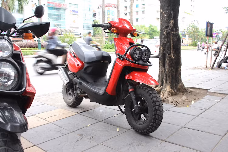  Xe máy Yamaha Zuma 50 là mẫu tay ga mini với thiết kế cá tính, hướng tới giới trẻ với nhu cầu sử dụng trong thành phố. Ngoài tên gọi Zuma bán tại Mỹ, dòng xe này còn được Yamaha bán ở nhiều thị trường khác dưới tên BWs 50. Ra mắt lần đầu vào năm 1989, tính tới nay Zuma 50 đã trải qua tổng cộng 4 thế hệ.