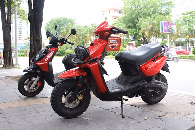 Trong đó, thế hệ thứ 3 của dòng xe này có thời gian sản xuất lâu nhất. Zuma 50 thế hệ 3 được ra mắt lần đầu tại Mỹ vào năm 2002, sau đó tới năm 2005 tạm ngừng bán ra. Tới năm 2008, dòng xe này tiếp tục quay trở lại nhưng đã được cải tiến để đáp ứng các yêu cầu khí thải khắt khe hơn. Tới năm 2012, thế hệ Zuma hiện tại được ra mắt.