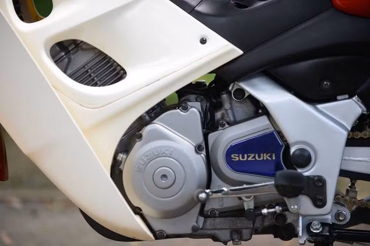 Kết hợp với hộp số 5 cấp có tỷ số truyền ngắn, FX125 đều rất tốt ở cả "nước đề" lẫn "nước hậu". Vào thời điểm du nhập tại Việt Nam, động cơ này tân tiến tới nỗi ít thợ sửa xe máy thông thường có thể sửa chữa dẫn tới việc nhiều chiếc FX đã bị "tã máy" nhanh do không được chăm sóc đúng cách.