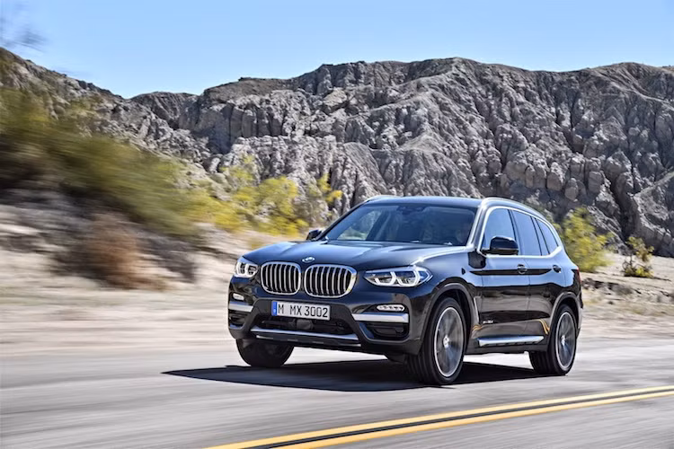 BMW đưa ra cho X3 tổng cộng 4 phiên bản động cơ, trong đó 2 bản động cơ diesel là xDrive 20d và 30d có công suất lần lượt 190 PS/400 Nm và 265 PS/620 Nm. Bản xDrive 30i chạy xăng mạnh 248 mã lực - lớn hơn 8 mã lực so với bản xDrive 28i của thế hệ trước mà nó thay thế. Phiên bản này có khả năng đạt 0-100 km/h trong 6 giây và tốc độ tối đa 210 km/h.