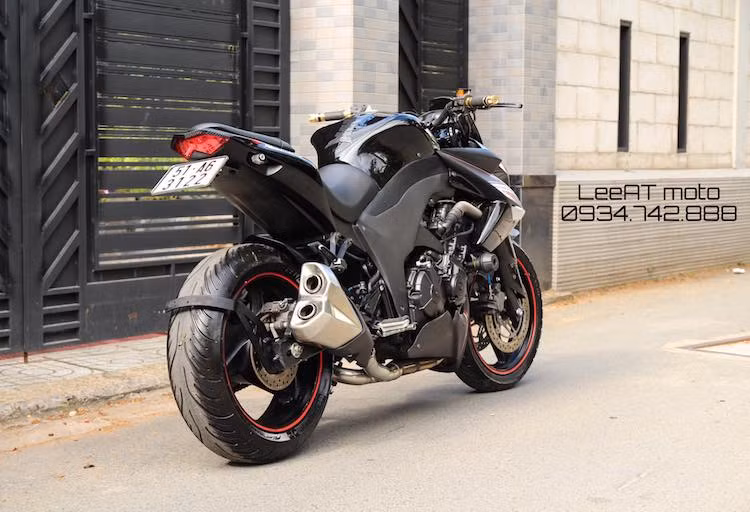 Dòng Honda Hornet 600 được sản xuất với tổng cộng 2 thế hệ và bị "khai tử" vào năm 2013 để nhường chỗ cho bản CB650F dung tích lớn hơn. Tại Việt Nam, Honda Hornet 600 cũng là một dòng xe được ưa chuộng. Tuy nhiên kiểu dáng naked bike nguyên bản của chiếc xe bị đánh giá là khá "già" và không bắt mắt.