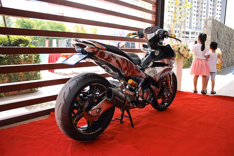 Được biết tổng giá trị sau khi hoàn thành của chiếc Exciter này lên tới khoảng 300 triệu đồng, khiến nó cũng trở thành một trong những chiếc Exciter độ đắt giá nhất Việt Nam.