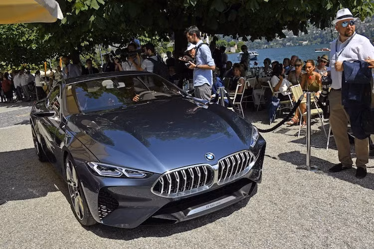 Phiên bản ý tưởng của BMW 8 Series vừa được BMW ra mắt tại lễ hội xe danh giá Concorso d’Eleganza Villa d’Este 2017. Không chỉ là phiên bản "xem trước" của chiếc 8 Series thương mại, BMW 8 Series Concept còn đại diện cho ngôn ngữ thiết kế mới của BMW sắp áp dụng trong thời gian tới.