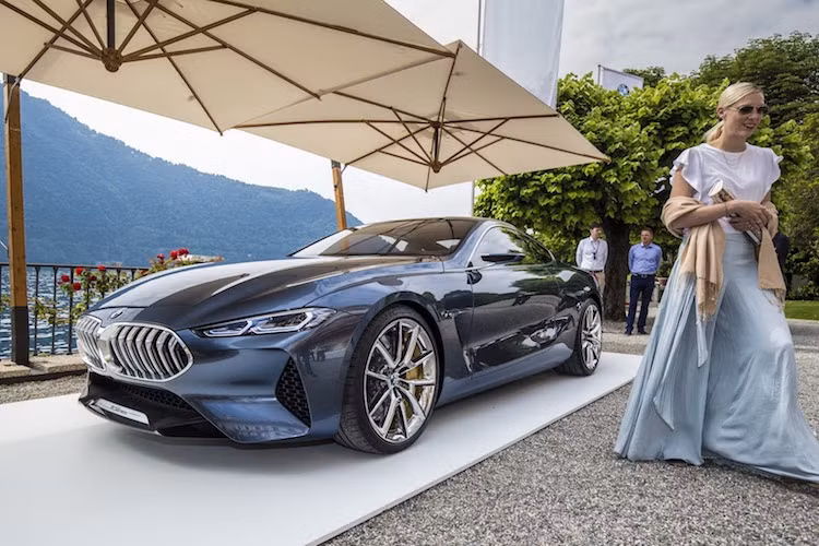 Vào năm 1989, thế hệ coupe siêu sang BMW 8 Series đầu tiên đã được ra mắt. Tuy nhiên do quá "đi trước thời đại" và ra đời vào thời điểm khủng hoảng kinh tế, chiếc xe đã không thành công về thương mại. Tới nay, khi phân khúc coupe hạng sang đang phát triển với các đối thủ như Lexus LC500 hay Mercedes S-Class Coupe, BMW sắp "hồi sinh" dòng xe này.