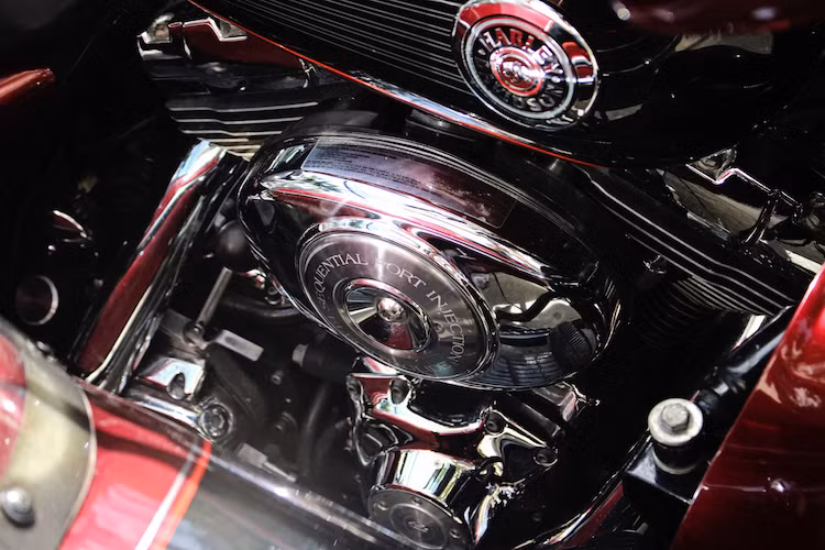 Là dòng xe đường trường, khối động cơ này tạo ra mô-men xoắn cực đại tới 109,50 Nm cho Ultra Glide ở vòng tua máy thấp chỉ 3300 rpm. Đây cũng là một trong những thế hệ Ultra Classic đầu tiên được trang bị hệ thống phun xăng điện tử tuần tự ESPFI.