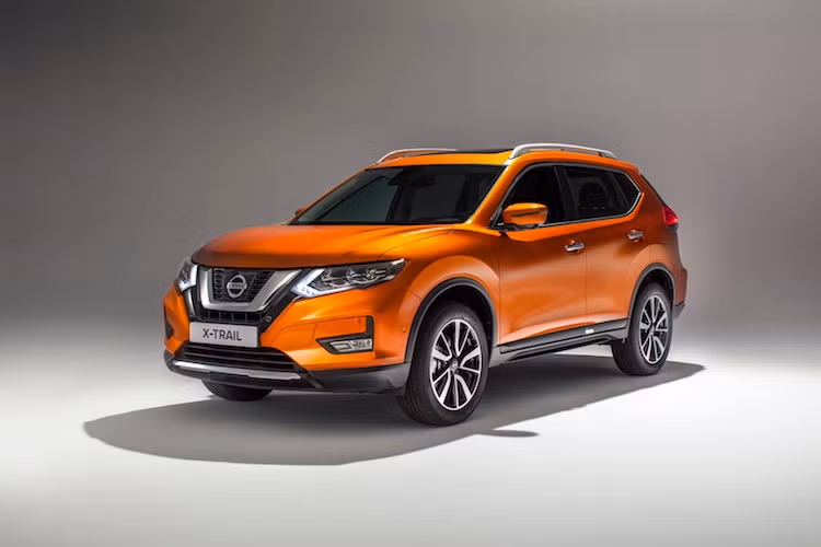 Nissan X-Trail là một dòng xe khá mới mẻ mới chỉ được ra mắt lần đầu từ năm 2000. Hiện đang ở thế hệ thứ 3 ra mắt từ năm 2013, phiên bản Nissan X-Trail 2017 nâng cấp giữa vòng đời vừa được Nissan ra mắt tại châu Âu, nhằm cạnh tranh tốt hơn trong phân khúc crossover hạng trung đang cực kỳ "khắc nghiệt" hiện nay.