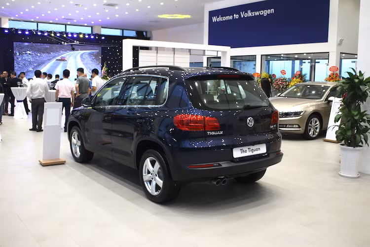 Bên cạnh những dòng xe dân dụng "chủ lực" trên, hiện tại Volkswagen Việt Nam còn có một số dòng xe khác như MPV Sharan, hatchback thể thao Scirocco, "con bọ" Beetle thế hệ mới... Một số dòng xe "độc" hơn của Volkswagen như Scirocco R cũng có thể sẽ được đưa về showroom Volkswagen Long Biên trong tương lai.