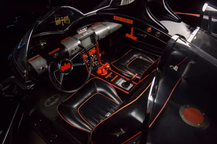 Ở bên trong nội thất, chiếc Batmobile cũng được bọc lại toàn bộ trong da bóng với tông màu đen. Vô-lăng nguyên bản của Lincoln Futura đã được thay bằng tay lái của chiếc Edsel đời 1958 với logo hình dơi ở chính giữa, đồng thời chiếc xe cũng có bảng điều khiển đặc biệt các tính năng và điện thoại để Batman sử dụng khi truy đuổi tội phạm.