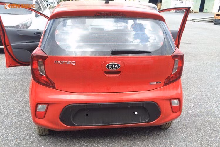Chiếc Morning Van đầu tiên về tới Việt Nam được trang bị động cơ xăng 1.0l nạp khí tự nhiên, cho công suất tối đa 76 mã lực và mô-men xoắn cực đại 95 Nm. Sắp tới, nhiều khả năng liên doanh THACO Kia sẽ chính thức ra mắt dòng Morning thế hệ mới với cả phiên bản Van chở hàng lẫn hatchback 5 chỗ, 5 cửa chở người bình thường tại Việt Nam.