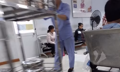 Gia danh hiem muon xin con: Do la thong tin me de "mua'" con