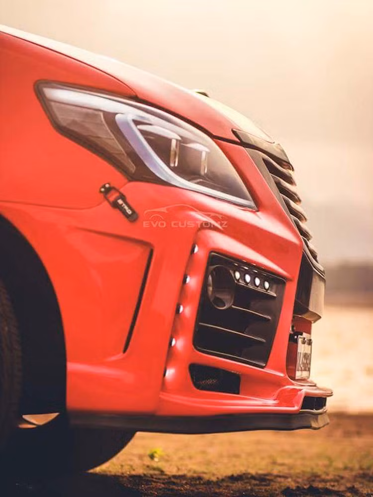 Hiện tại, Evo Customz vẫn đang trong giai đoạn phát triển gói bodykit dành cho Innova. Tuy nhiên khi đã hoàn thành và được bán đại trà, gói bodykit này sẽ có giá khoảng 200.000 Rupee (tương đương 70,4 triệu đồng), chưa tính giá bộ mâm, baga mui và công lắp đặt.