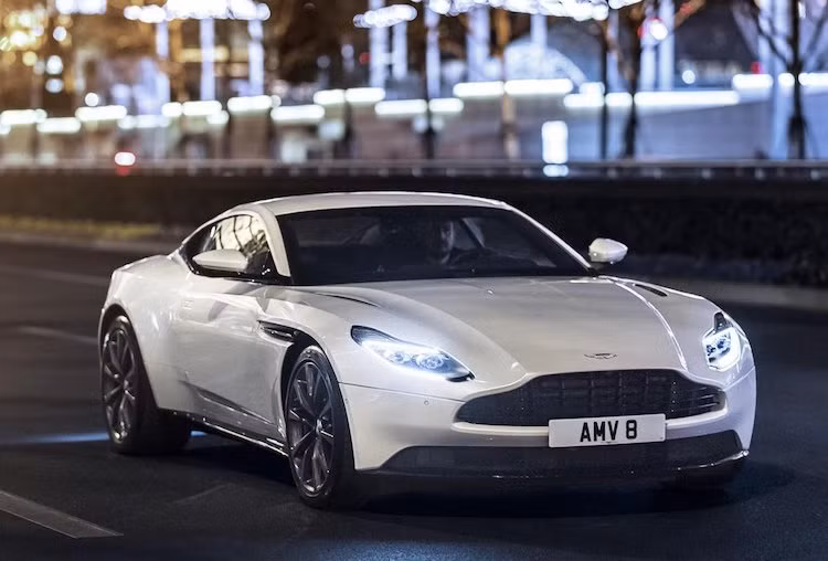 Mẫu siêu coupe Aston Martin DB11 sang trọng chính là sản phẩm đầu tiên được ra mắt trong chiến lược "Thế kỷ thứ 2" đánh dấu hướng đi của Aston Martin sau hơn 100 năm thành lập. Được ra mắt lần đầu tại triển lãm Geneva 2016 với phiên bản máy V12 5.2l tăng áp kép, Aston Martin lại vừa công bố phiên bản DB11 mới với động cơ tăng áp V8 nhỏ hơn, giá rẻ hơn.