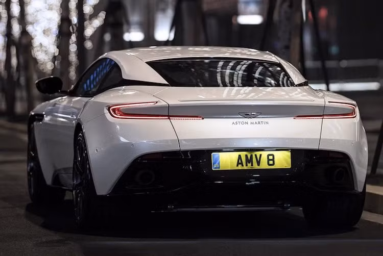 Hiện tại, hãng xe Aston Martin đã bắt đầu mở đơn đặt hàng cho DB11 V8 tại thị trường Mỹ với giá khởi điểm 198.995 USD (tương đương 4,52 tỷ đồng). Như vậy chiếc xe rẻ hơn phiên bản V12 17.500 USD (397 triệu đồng).