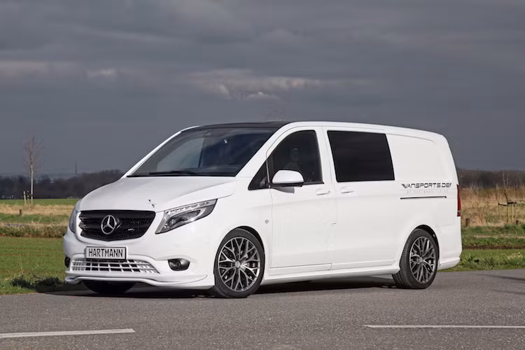 Dòng minivan Mercedes V-Class rất được ưa chuộng tại châu Âu do có cabin rộng rãi và sang trọng. Ngoài ra, chiếc xe còn có phiên bản "chở hàng" Mercedes Vito, với chỉ có hàng ghế thứ 2 hoặc không có ghế ngồi phía sau. Phiên bản này thường được các công ty vận chuyển hàng tại châu Âu lựa chọn để phục vụ kinh doanh.