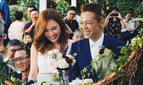 Yeu 18 nam, co gai quyet cuoi ban trai ung thu giai doan cuoi