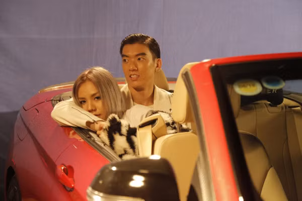 Tiếp nối Tú Hảo là Quỳnh Như. Khi đang ở chương trình The Face, cô gái cá tính này cũng đã kịp tham gia diễn xuất với những cảnh quay táo bạo và nóng bỏng cùng Brian Trần, hóa cặp tình nhân trong MV mới của Rhymastic. Ảnh: Yannews.