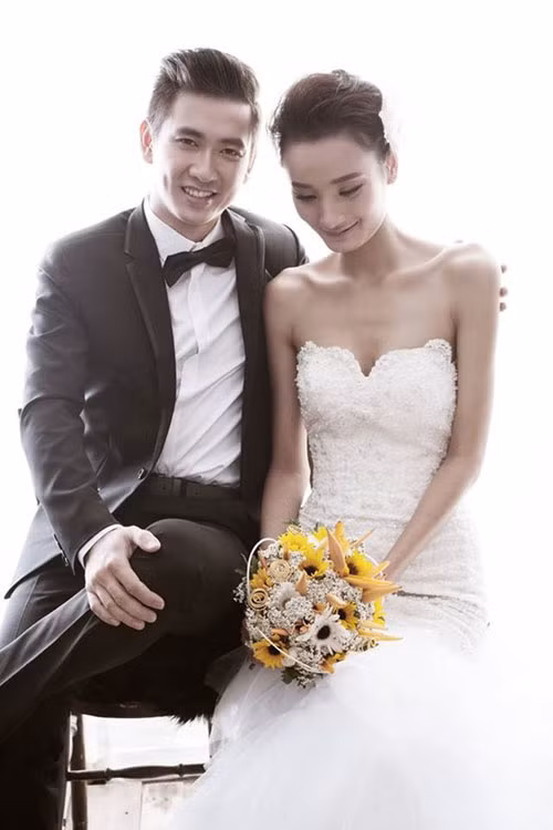 Thúy trở thành "nàng thơ" của NTK Đỗ Mạnh Cường. Việc đảm nhận vị trí vedette trong các bộ sưu tập cũng không phải là mơ ước cao xa đối với cô. Bên cạnh đó, cuộc hôn nhân hạnh phúc với người chồng soái ca Đỗ An khiến Lê Thúy viên mãn hơn bao giờ hết. Ảnh: Vietq.