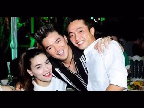 Mới đây nhất, vào giữa tháng 5, nữ ca sĩ “Tìm lại giấc mơ” đã hợp tác cùng nhà thiết kế thân thiết Lý Quí Khánh trang trí hoa tươi cho toàn bộ bữa tiệc ấm cúng, sang trọng của ngày kỷ niệm tình bạn 15 năm giữa Dương Triệu Vũ và Đàm Vĩnh Hưng như một món quà tặng đàn anh. Ảnh: Youtube.