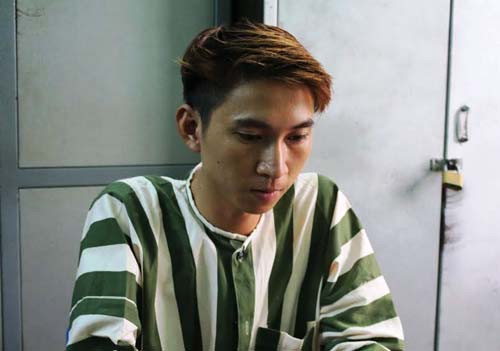 Bat hung thu dam chet ky su tre vi mau thuan trong WC-Hinh-2