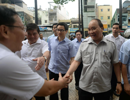 Nét bình dị, gần gũi của người đứng đầu Chính phủ khiến người dân vô cùng ấn tượng.