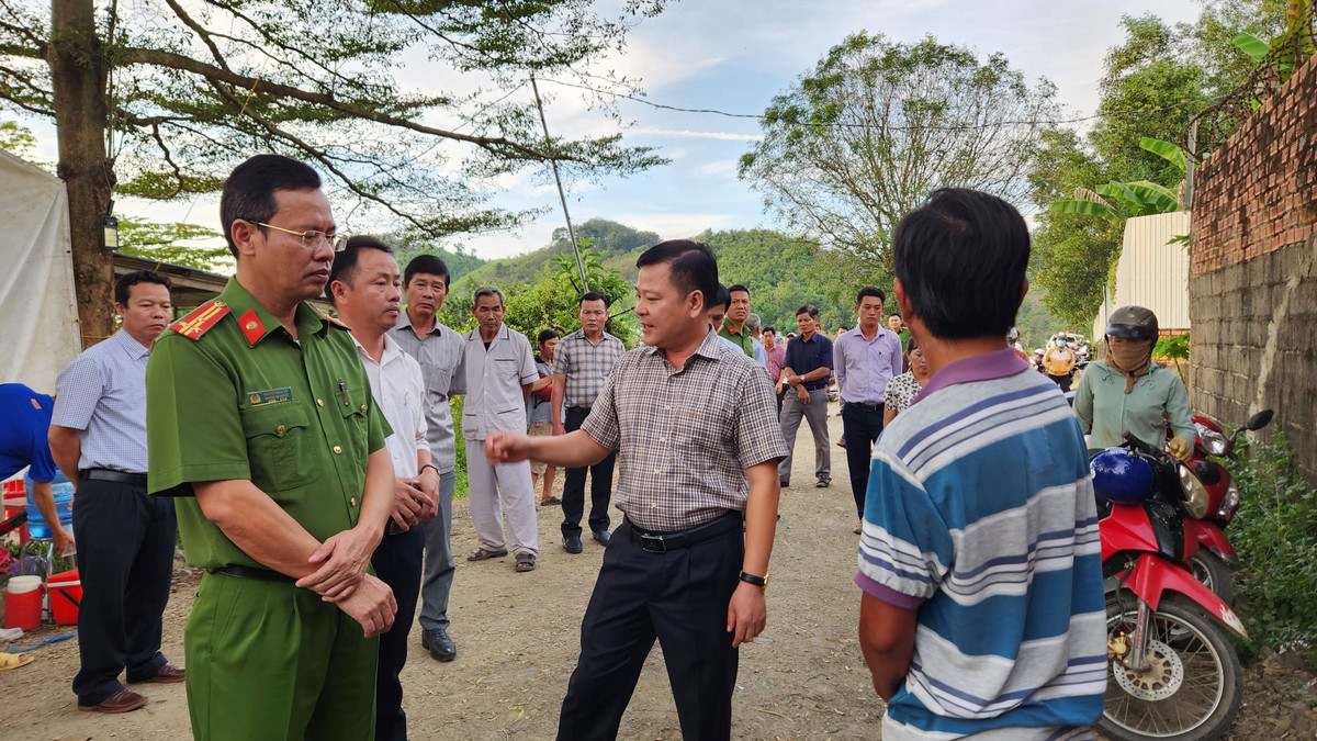 Lam Dong: 50 ho dan phan doi trai heo xa thai gay o nhiem