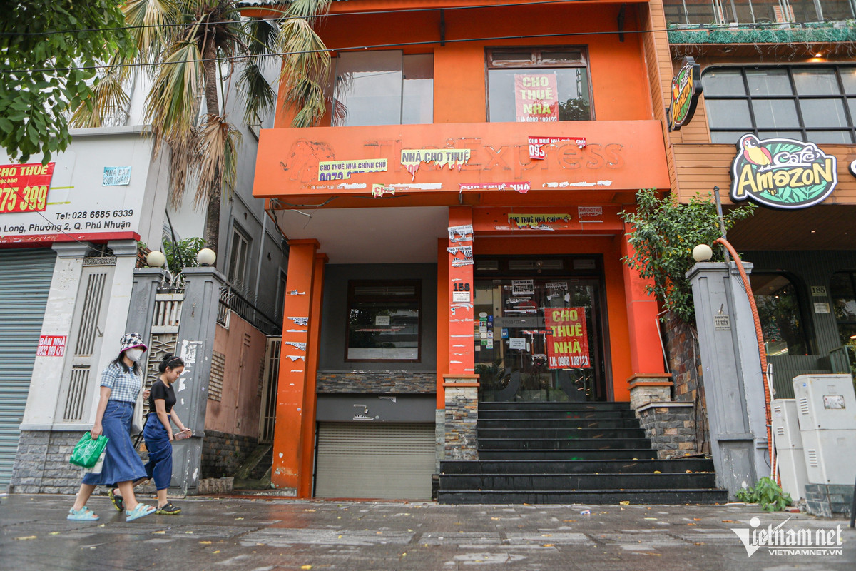 Nhà hàng bán đồ ăn Thái Thai Express trên đường Phan Xích Long (quận Phú Nhuận) cũng bất ngờ đóng cửa trong những tháng cuối năm nhưng không rõ lý do.